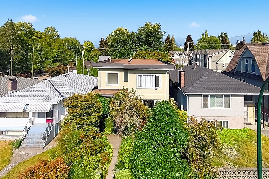 1621 Adanac Street Vancouver, BC - 1