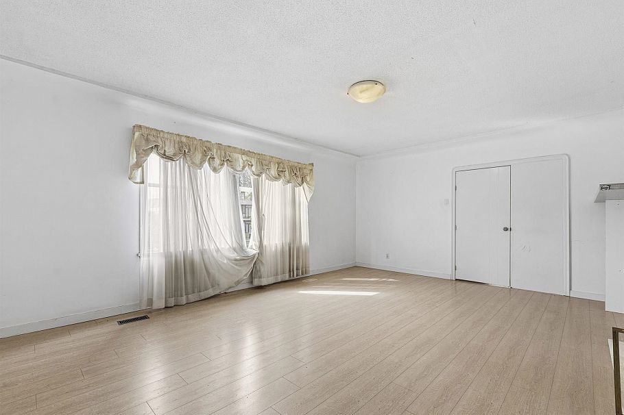 1479 W 57th Avenue Vancouver, BC - 3