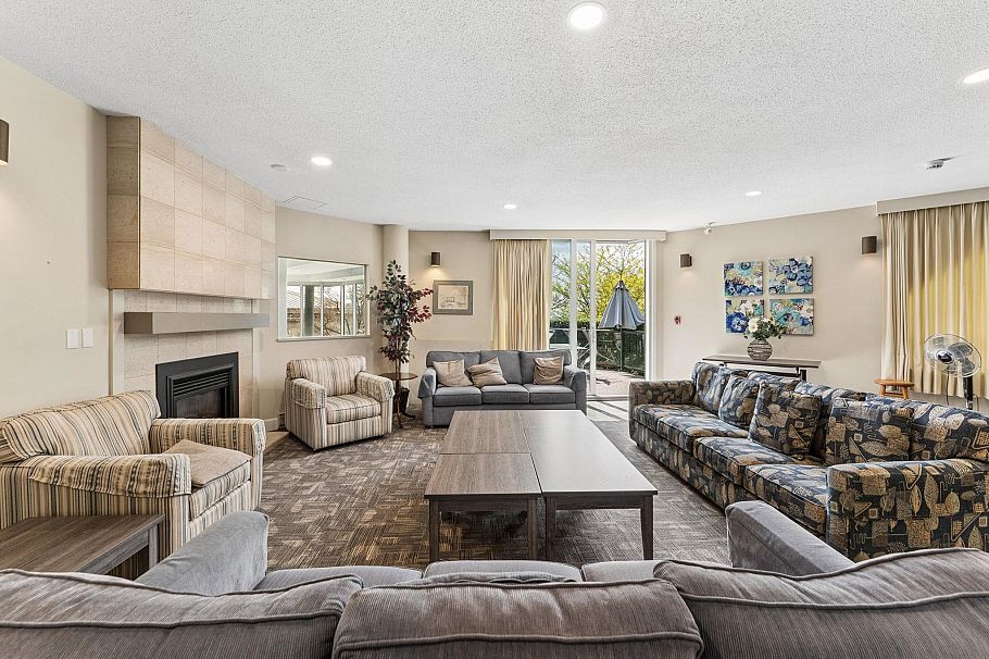 419 121 W 29th Street North Vancouver, BC - 29