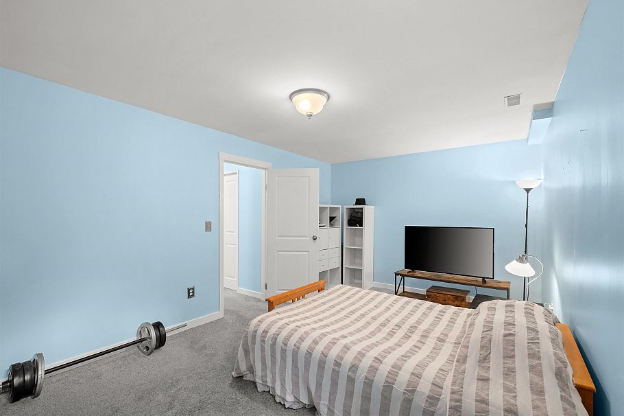 81 1930 Cedar Village Crescent North Vancouver, BC - 20