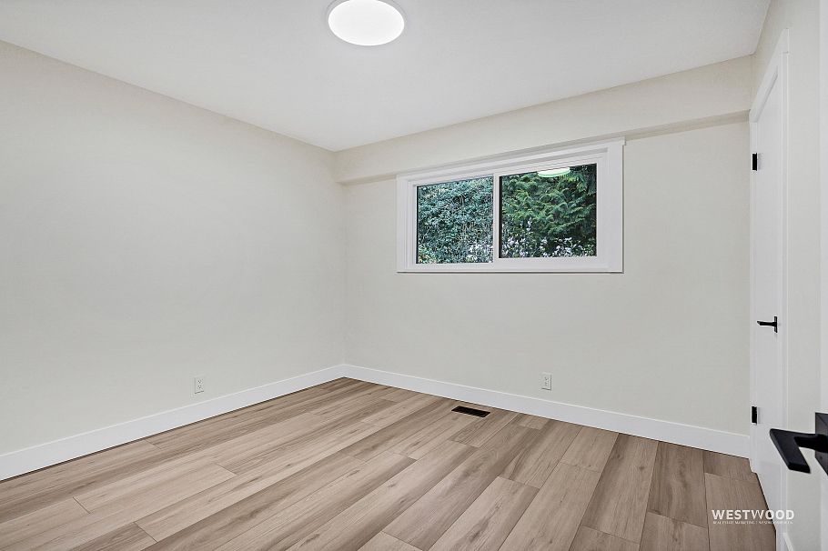 1422 Kilmer Road North Vancouver, BC - 24