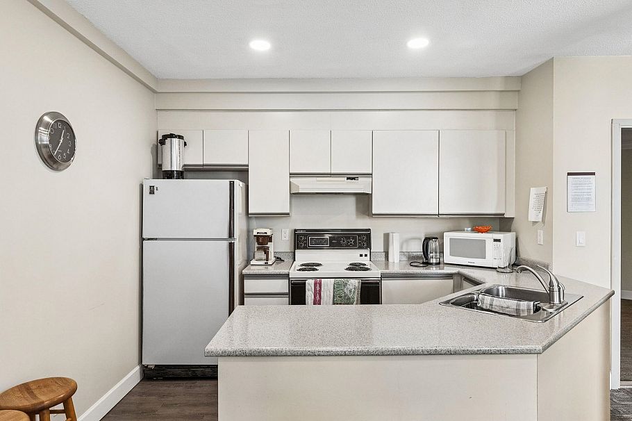 419 121 W 29th Street North Vancouver, BC - 31