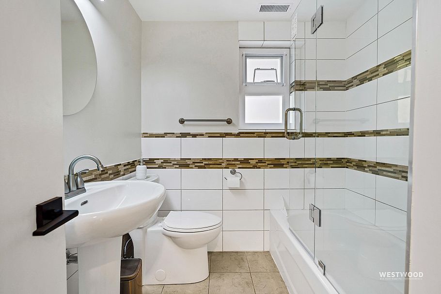1422 Kilmer Road North Vancouver, BC - 37