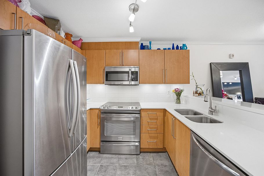 154 1100 E 29th Street North Vancouver, BC - 4