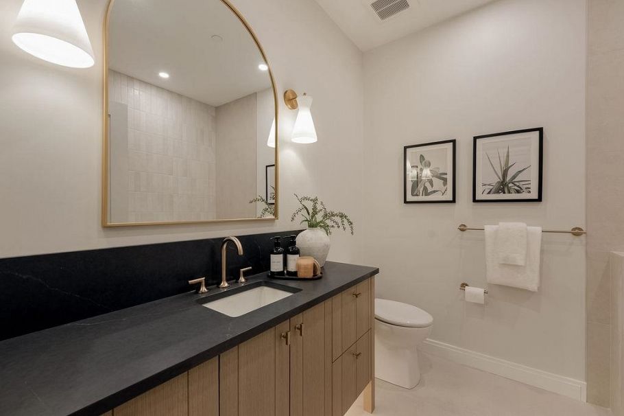 2542 Grant Street Vancouver, BC - 20