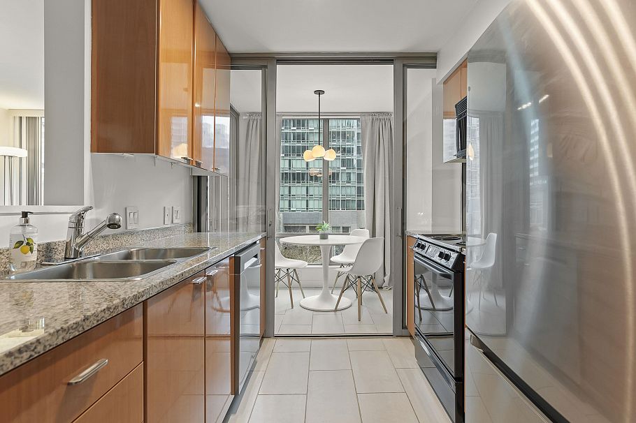 501 1200 W Georgia Street Vancouver, BC - 10