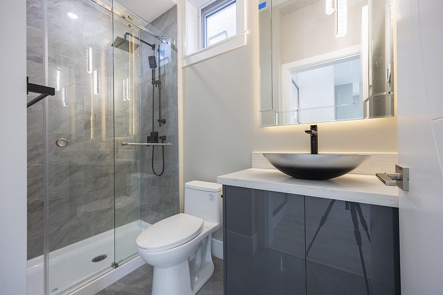 2 5808 Lanark Street Vancouver, BC - 13