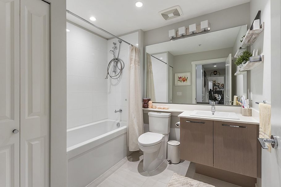 418 2651 Library Lane North Vancouver, BC - 20