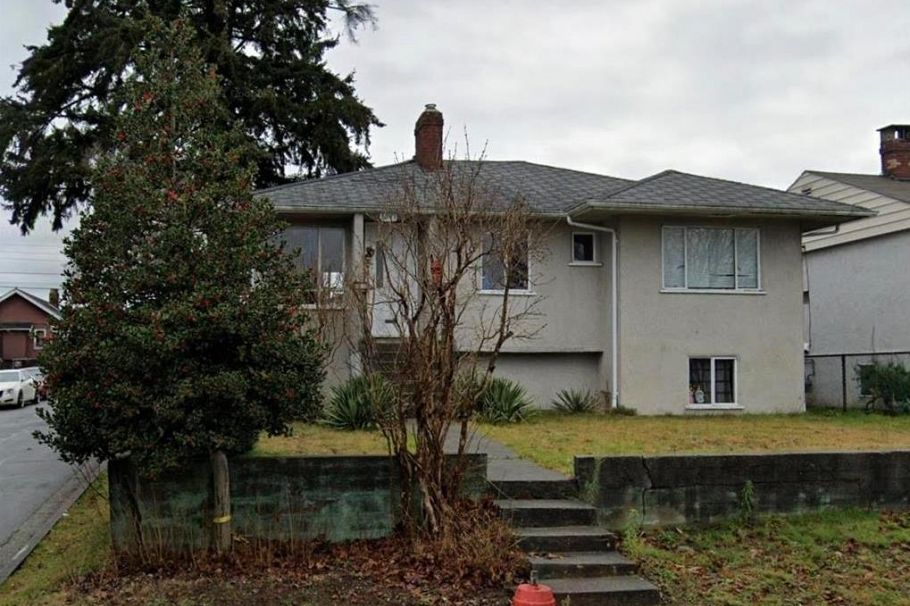 3507 Monmouth Avenue Vancouver, BC - 1