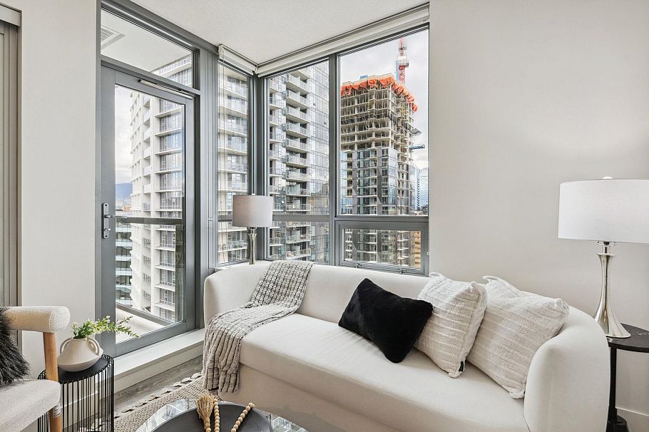 2203 1308 Hornby Street Vancouver, BC - 3