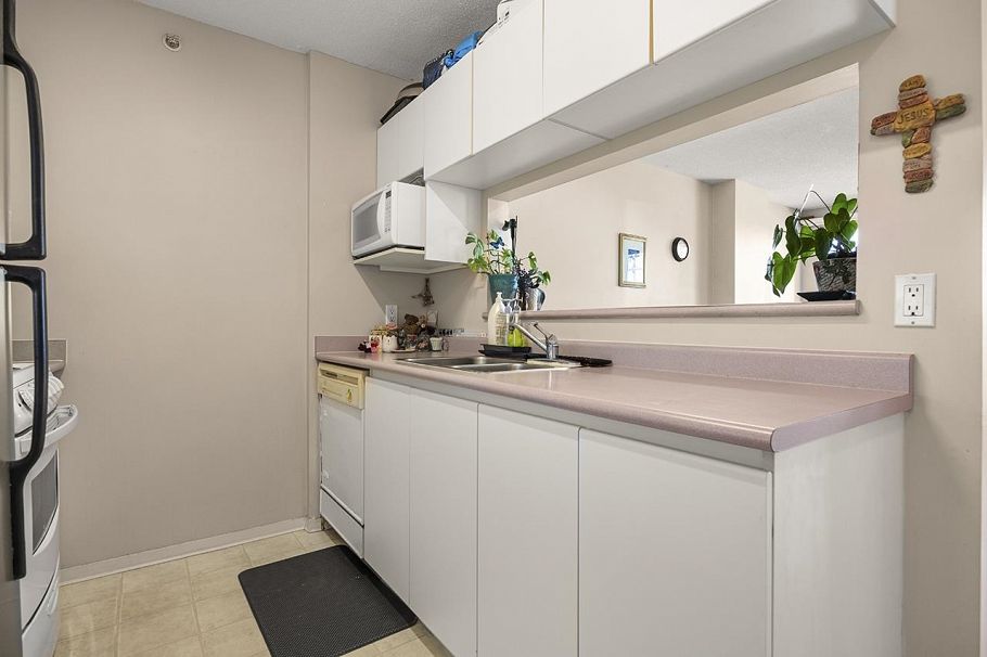 910 3489 Ascot Place Vancouver, BC - 8