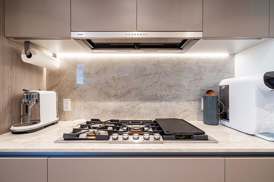 2406 1500 Fern Street North Vancouver, BC - 10