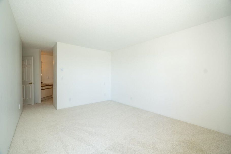 322 121 W 29 Street North Vancouver, BC - 20
