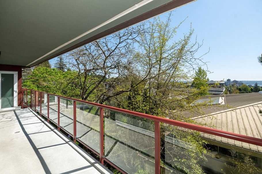 322 121 W 29 Street North Vancouver, BC - 1