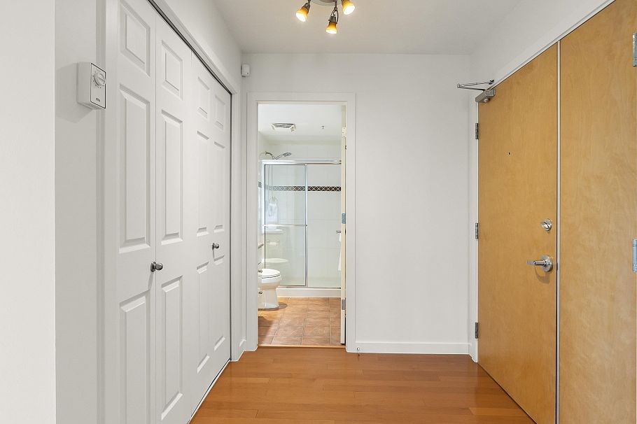 611 1425 W 6th Avenue Vancouver, BC - 32