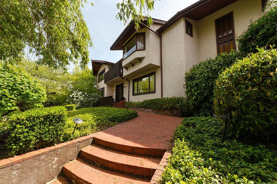2296 W 32nd Avenue Vancouver, BC - 1