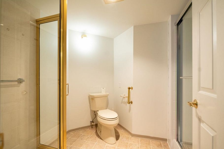 322 121 W 29 Street North Vancouver, BC - 23