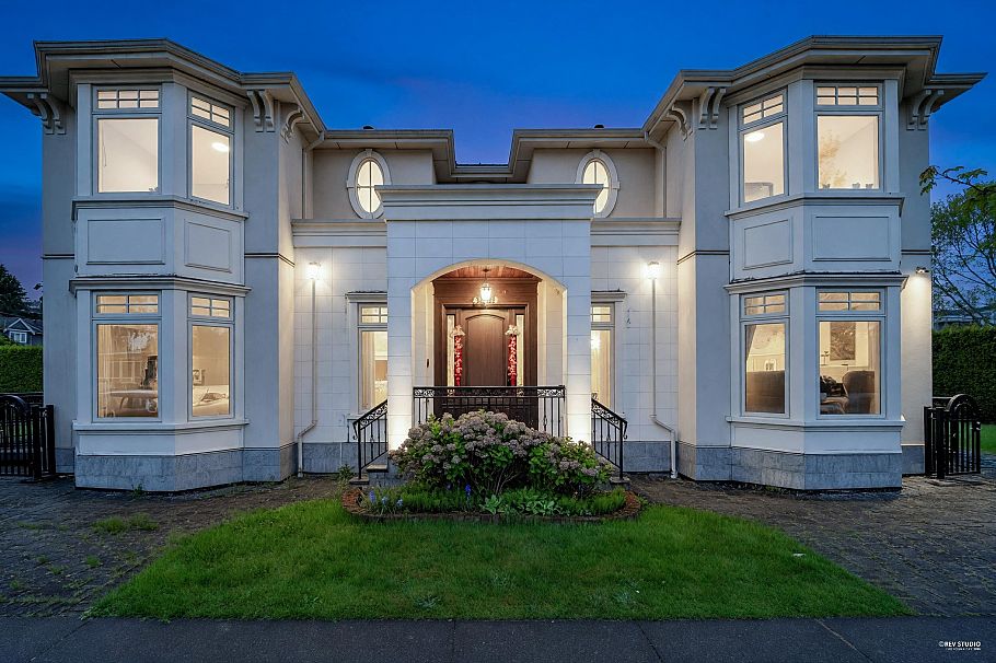 3439 Balaclava Street Vancouver, BC - 2