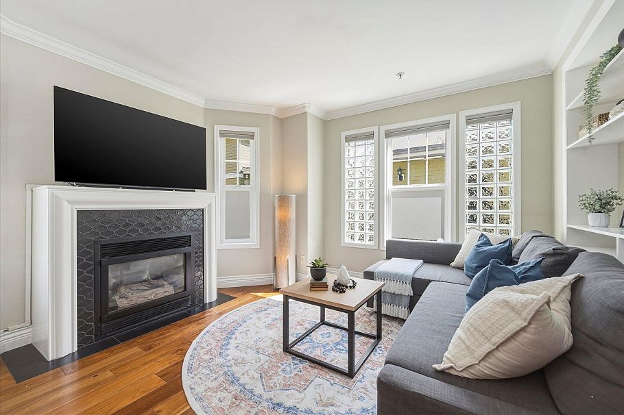 315 962 W 16th Avenue Vancouver, BC - 2