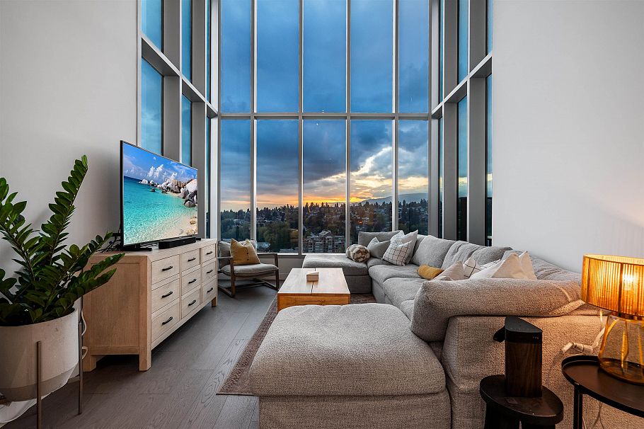 2406 1500 Fern Street North Vancouver, BC - 2