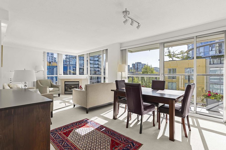 611 1425 W 6th Avenue Vancouver, BC - 2