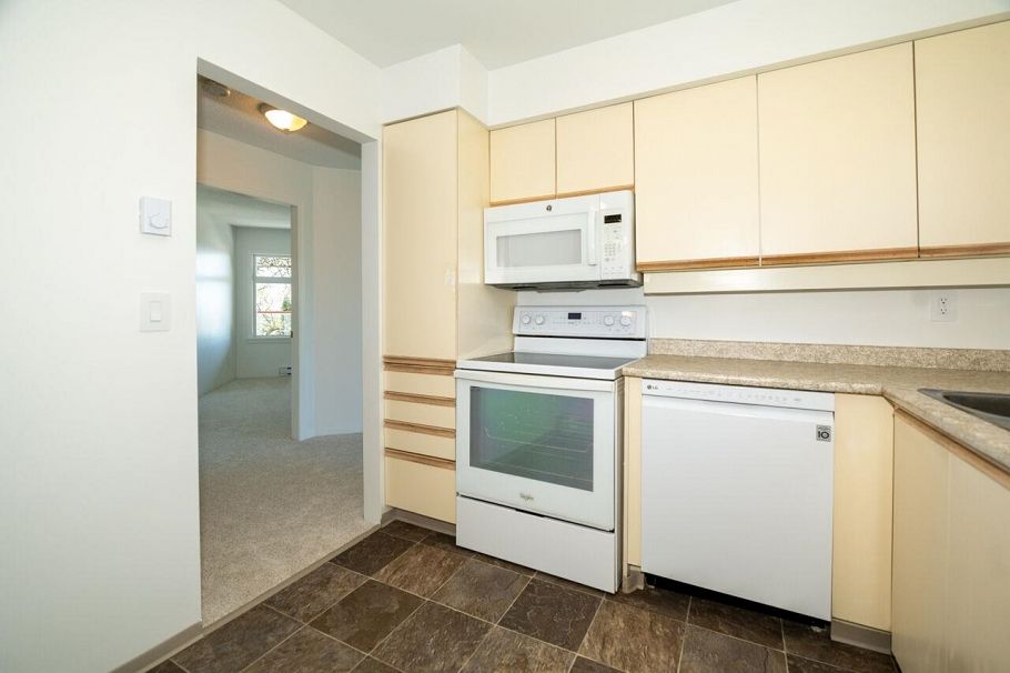 322 121 W 29 Street North Vancouver, BC - 14