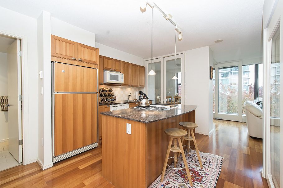 307 1723 Alberni Street Vancouver, BC - 3