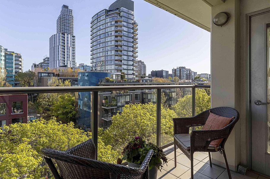 611 1425 W 6th Avenue Vancouver, BC - 10