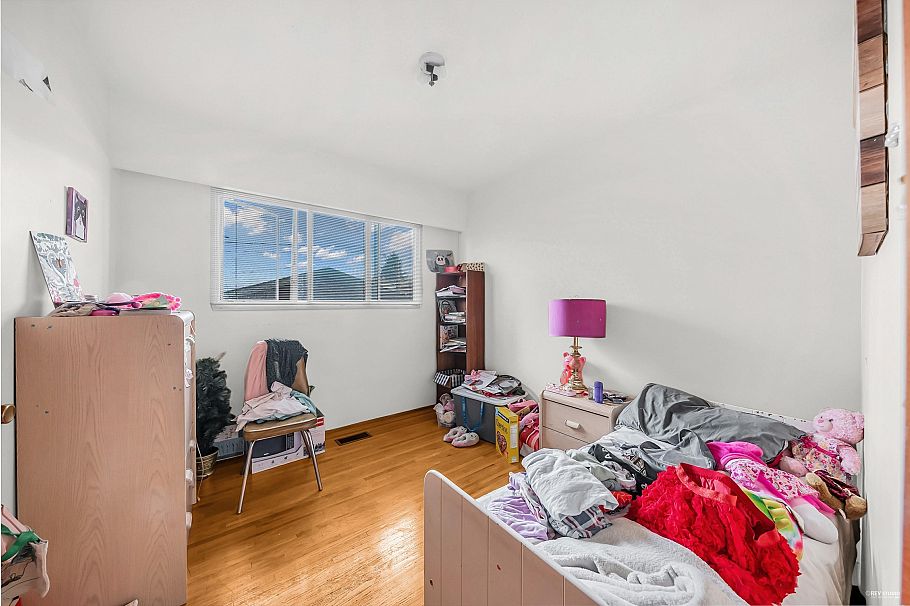 2975 E 41st Avenue Vancouver, BC - 9