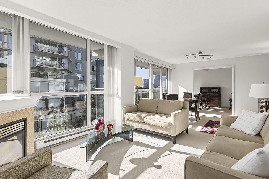 611 1425 W 6th Avenue Vancouver, BC - 1