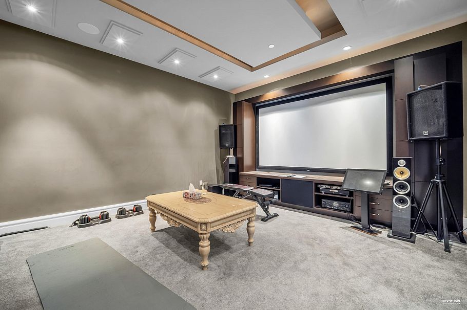 3439 Balaclava Street Vancouver, BC - 34