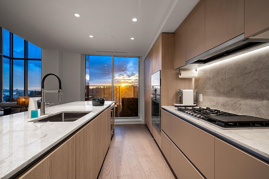 2406 1500 Fern Street North Vancouver, BC - 8