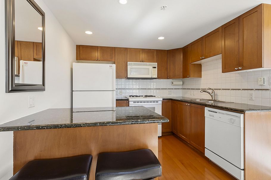611 1425 W 6th Avenue Vancouver, BC - 21