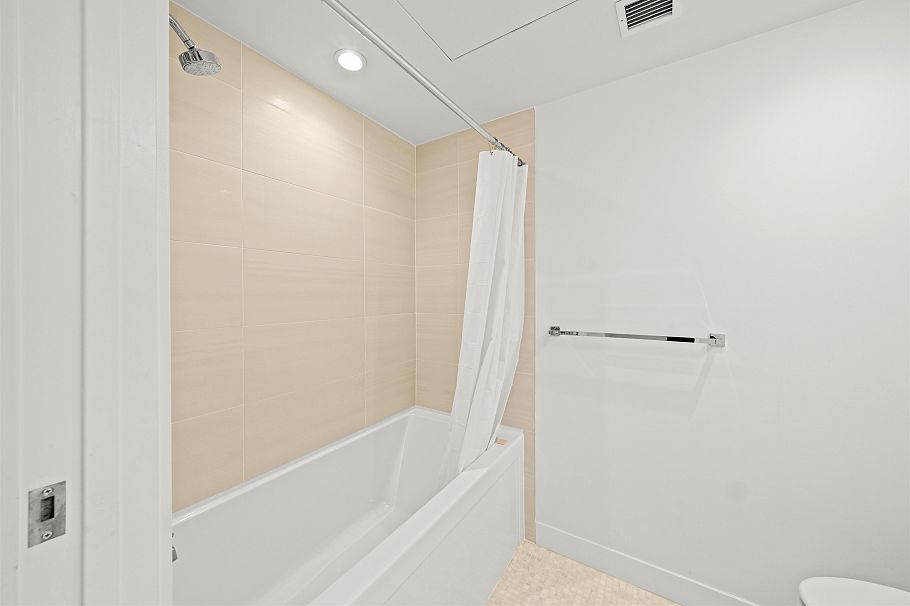 503 1283 Howe Street Vancouver, BC - 7