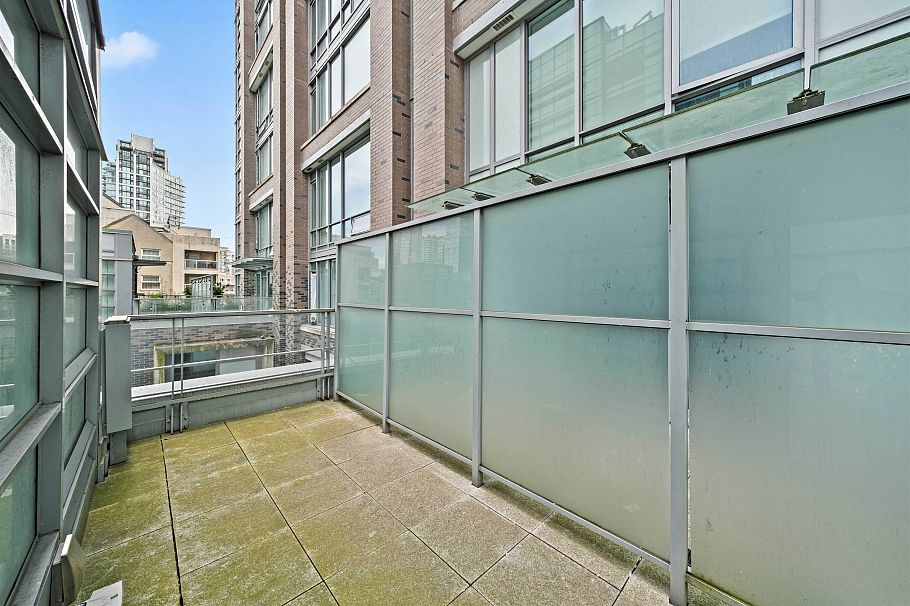 503 1283 Howe Street Vancouver, BC - 1