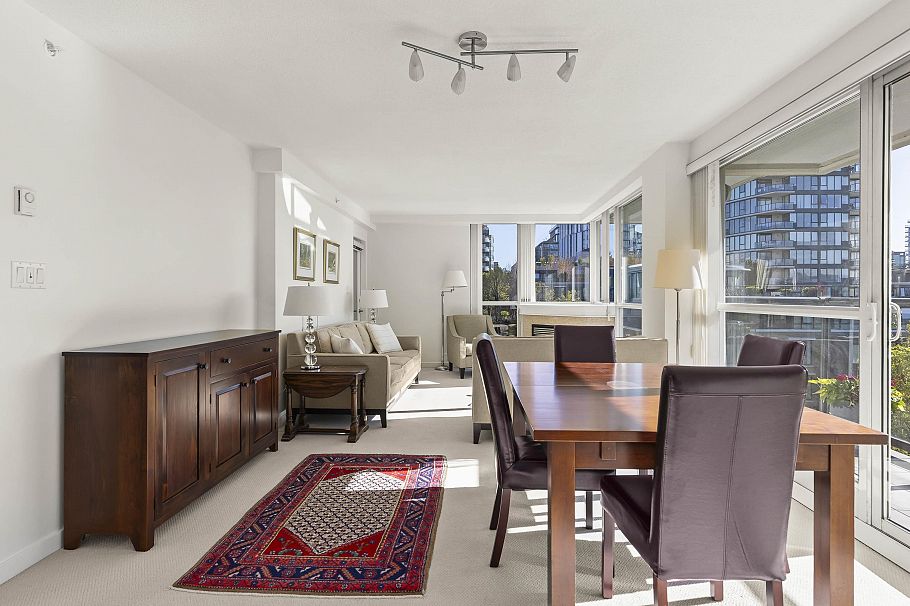 611 1425 W 6th Avenue Vancouver, BC - 3
