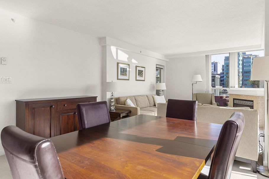 611 1425 W 6th Avenue Vancouver, BC - 4