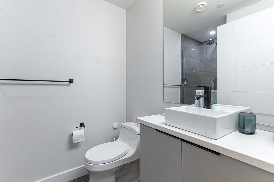 2488 E 34th Avenue Vancouver, BC - 26