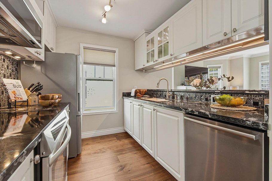315 962 W 16th Avenue Vancouver, BC - 9