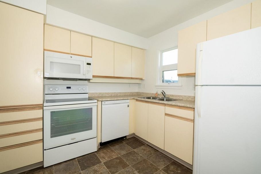322 121 W 29 Street North Vancouver, BC - 13