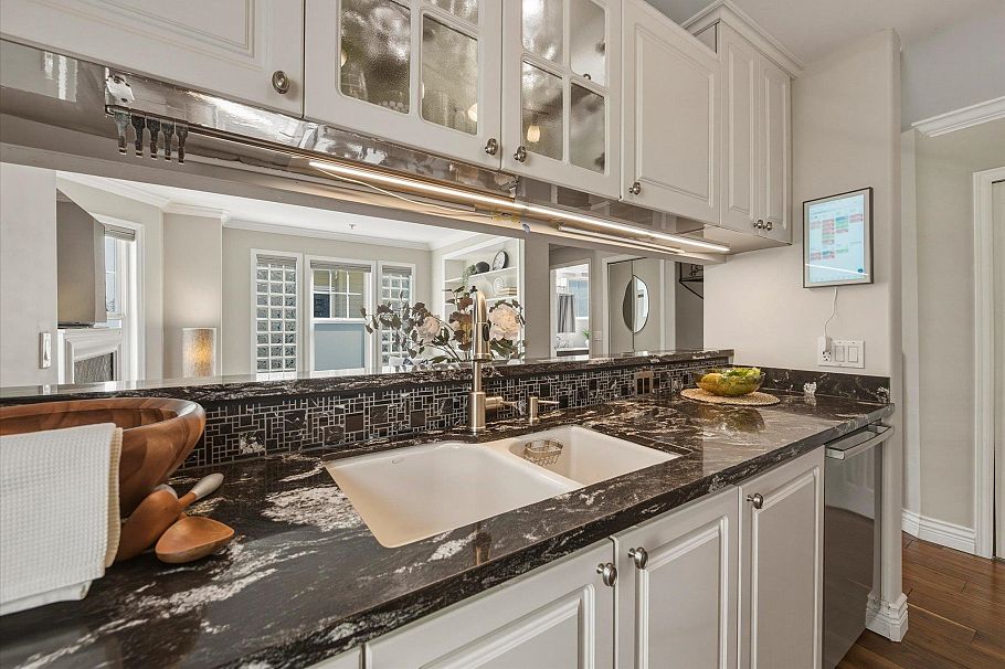315 962 W 16th Avenue Vancouver, BC - 11