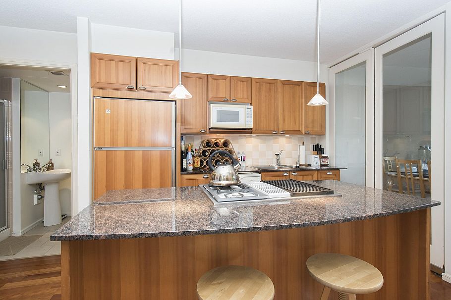 307 1723 Alberni Street Vancouver, BC - 5