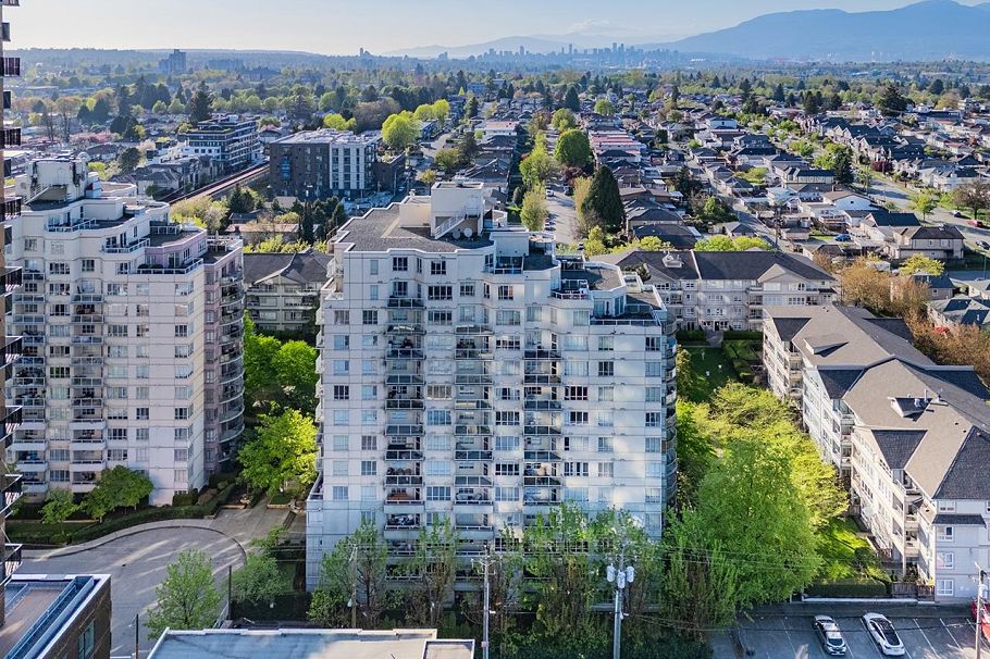 910 3489 Ascot Place Vancouver, BC - 1