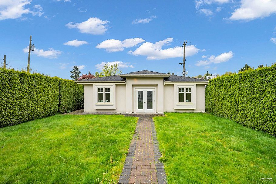 3439 Balaclava Street Vancouver, BC - 4