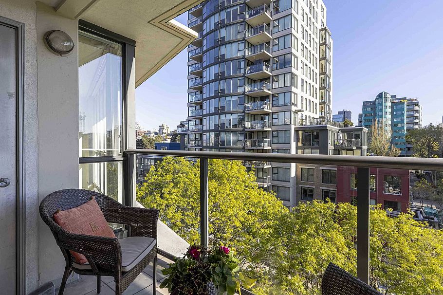 611 1425 W 6th Avenue Vancouver, BC - 9