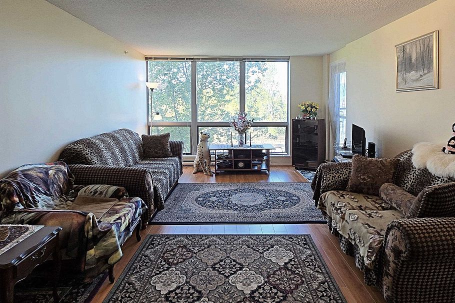 810 3663 Crowley Drive Vancouver, BC - 3