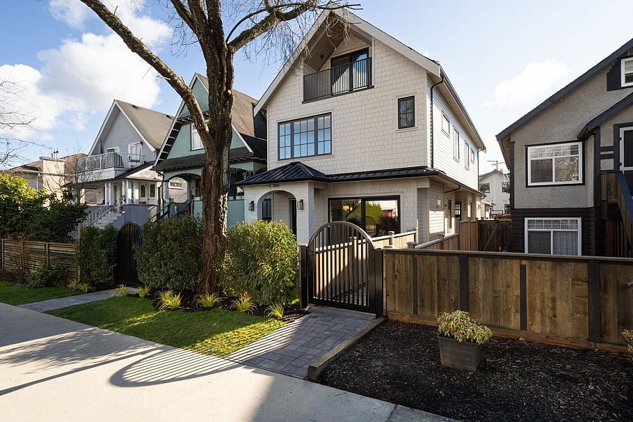2 864 E 16th Avenue Vancouver, BC - 26