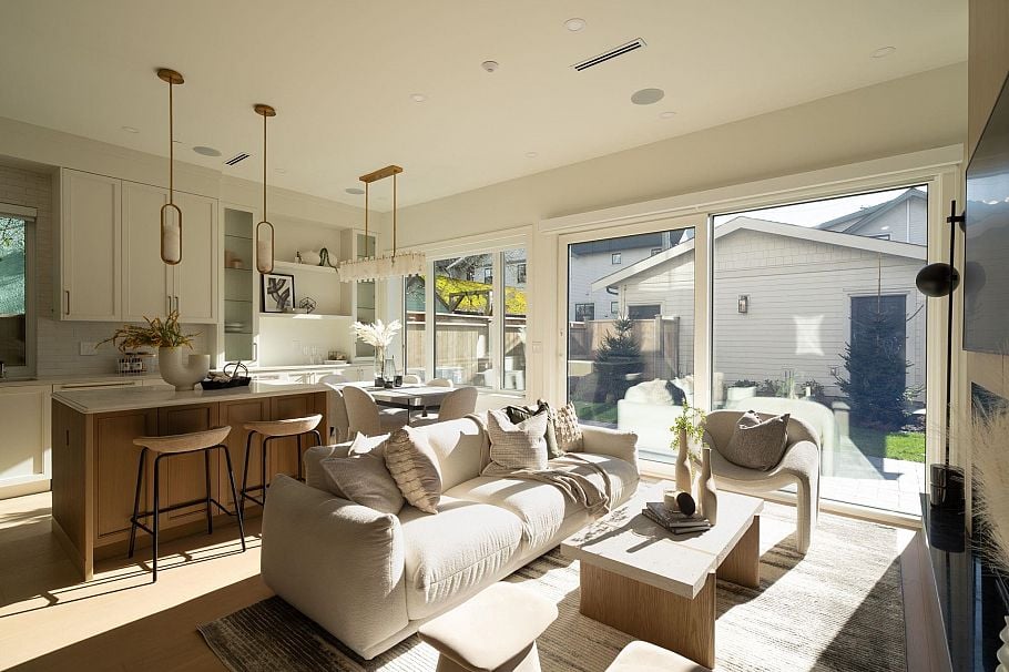 2 864 E 16th Avenue Vancouver, BC - 3