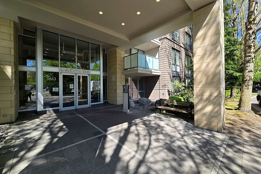810 3663 Crowley Drive Vancouver, BC - 2