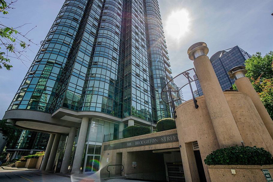 302 588 Broughton Street Vancouver, BC - 1